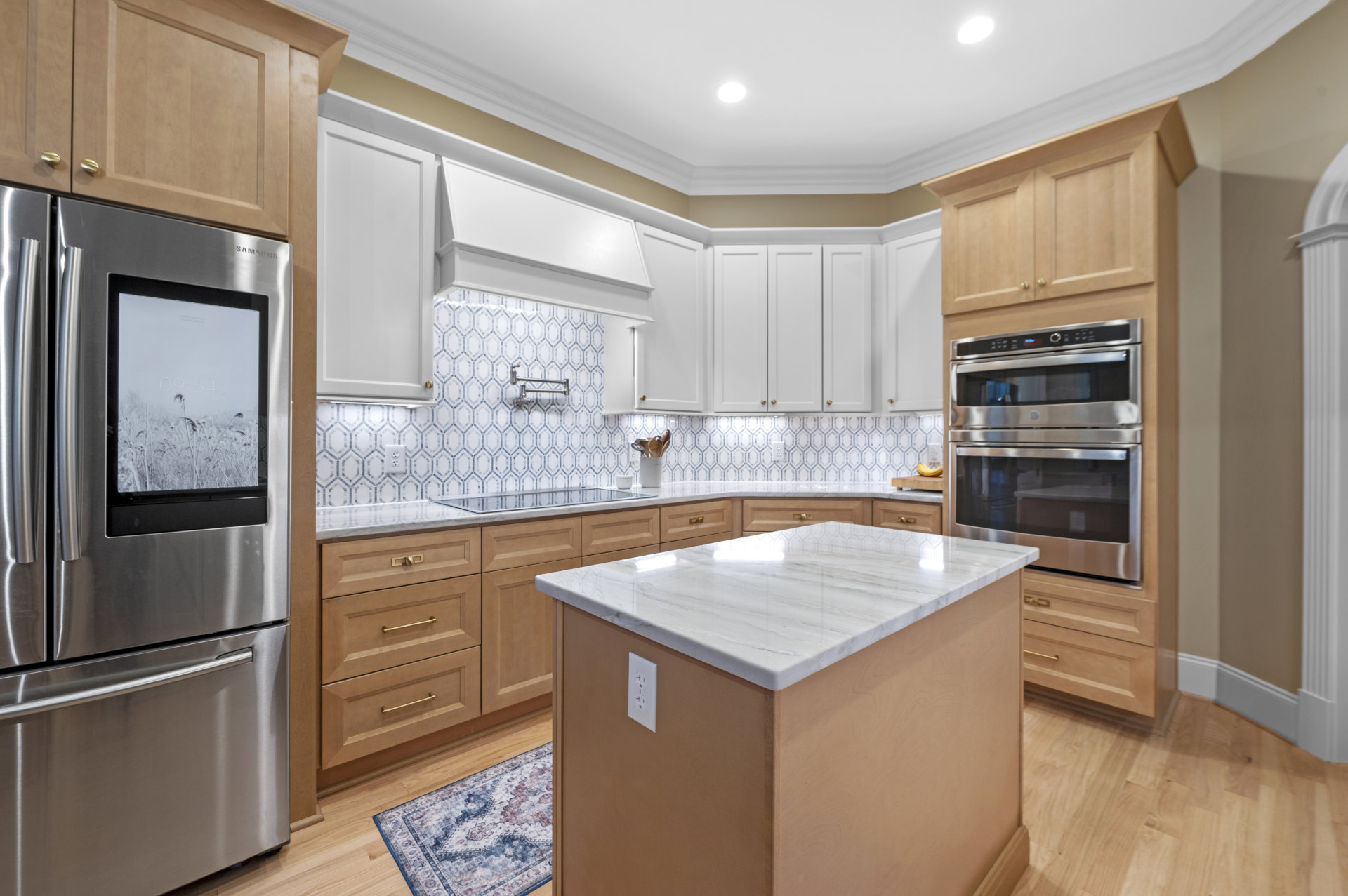 Two Tone Kitchen Cabinets